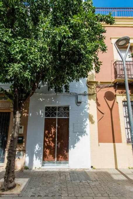 Lujoso Apartamento Con Patio En Triana Sevilla Exterior foto
